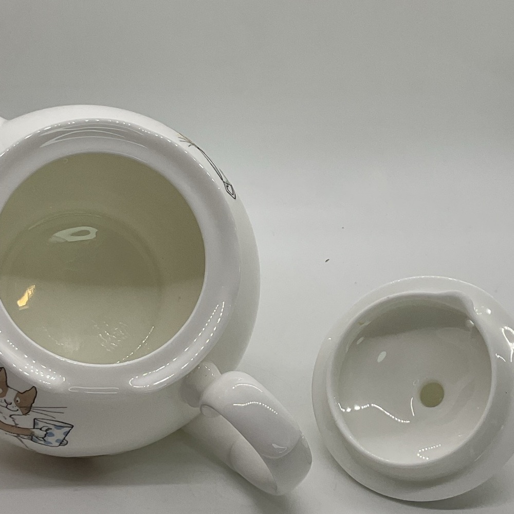 Whittard of Chelsea White Bone China Teapot with Cat Design - Picture 9 of 9